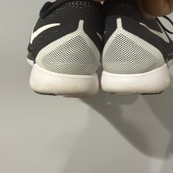 Nike Free 5.0 Women's Size 8 Running Shoes Black‎ & White G - Picture 6 of 8